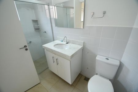 Casa de condomínio à venda com 122m², 3 quartos e 2 vagasBanheiro de serviço