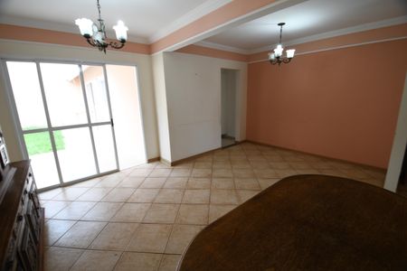 Casa de condomínio à venda com 122m², 3 quartos e 2 vagasSala