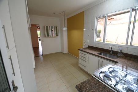 Casa de condomínio à venda com 122m², 3 quartos e 2 vagasCozinha