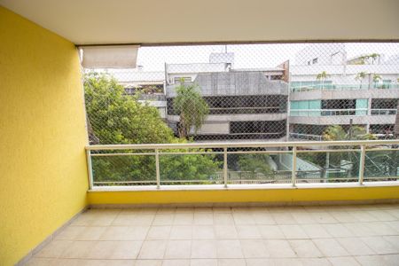 Apartamento para alugar com 160m², 3 quartos e 2 vagas Apartamento para alugar com 160m², 3 quartos e 2 vagasVaranda