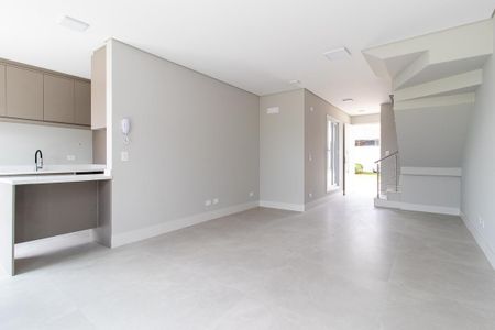 Sala de casa de condomínio para alugar com 3 quartos, 143m² em Orleans, Curitiba