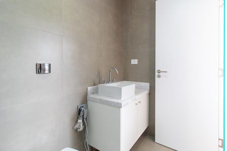 Casa de condomínio para alugar com 143m², 3 quartos e 2 vagas Casa de condomínio para alugar com 143m², 3 quartos e 2 vagasBanheiro da Suíte