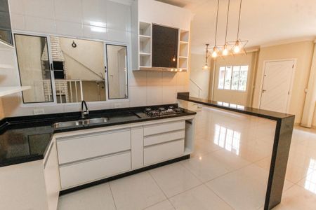 Casa de condomínio para alugar com 165m², 3 quartos e 3 vagasCozinha - Armários
