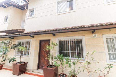 Casa de condomínio para alugar com 165m², 3 quartos e 3 vagasFachada