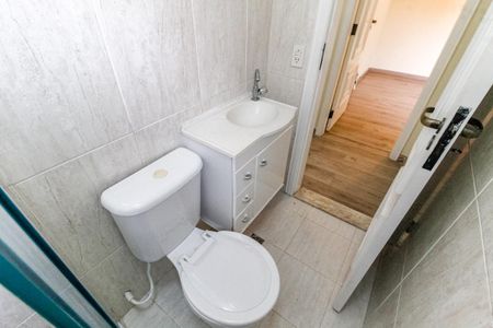 Casa de condomínio para alugar com 165m², 3 quartos e 3 vagasBanheiro Corredor