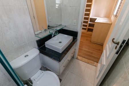 Casa de condomínio para alugar com 165m², 3 quartos e 3 vagasBanheiro da Suíte