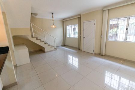 Casa de condomínio para alugar com 165m², 3 quartos e 3 vagasSala