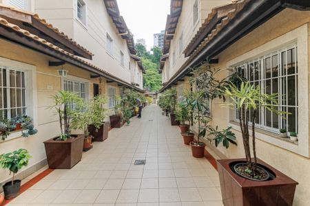 Casa de condomínio para alugar com 165m², 3 quartos e 3 vagasCondomínio