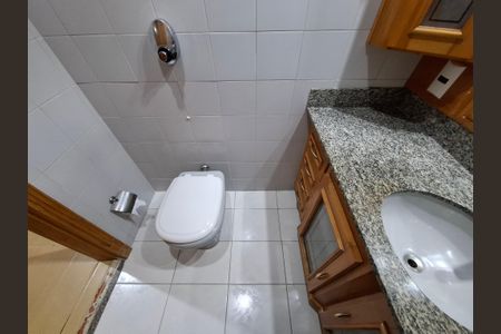 Banheiro da suíte  de apartamento para alugar com 2 quartos, 80m² em Botafogo, Rio de Janeiro