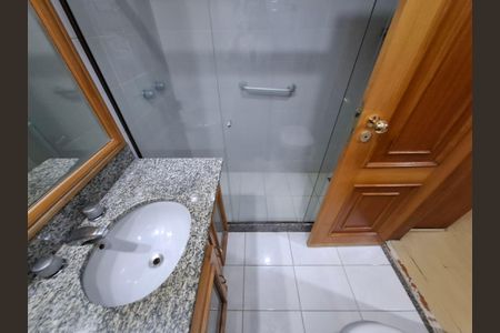 Apartamento para alugar com 80m², 2 quartos e 1 vaga Apartamento para alugar com 80m², 2 quartos e 1 vagaBanheiro da suíte