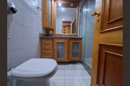 Banheiro da suíte  de apartamento para alugar com 2 quartos, 80m² em Botafogo, Rio de Janeiro