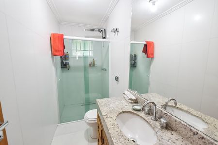 Casa à venda com 240m², 3 quartos e 4 vagas Casa à venda com 240m², 3 quartos e 4 vagasBanheiro da suíte 1