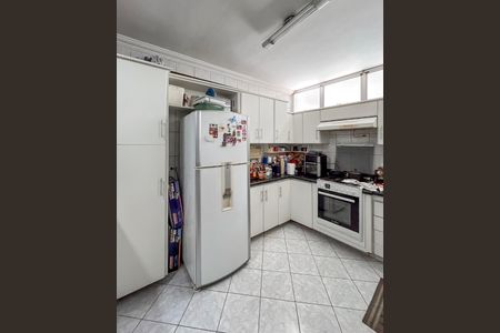 Casa à venda com 114m², 4 quartos e 2 vagas Casa à venda com 114m², 4 quartos e 2 vagasCozinha