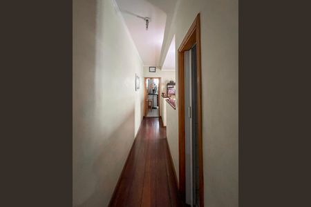 Casa à venda com 114m², 4 quartos e 2 vagas Casa à venda com 114m², 4 quartos e 2 vagasCorredor