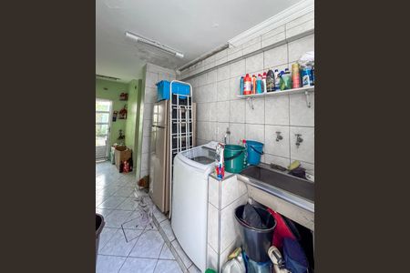 Casa à venda com 114m², 4 quartos e 2 vagas Casa à venda com 114m², 4 quartos e 2 vagasÁrea de Serviço