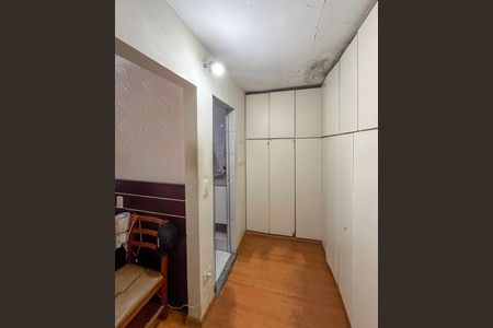 Casa à venda com 114m², 4 quartos e 2 vagas Casa à venda com 114m², 4 quartos e 2 vagasCloset da suíte