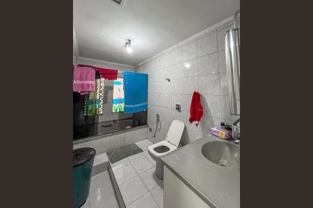 Banheiro da Suíte de casa à venda com 4 quartos, 114m² em Parque Fongaro, São Paulo