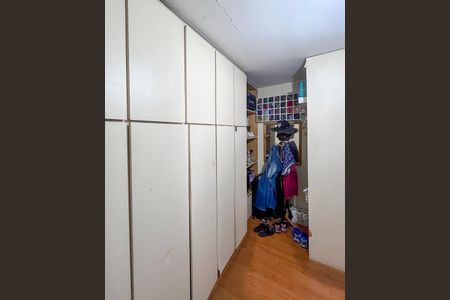 Closet da suíte de casa à venda com 4 quartos, 114m² em Parque Fongaro, São Paulo