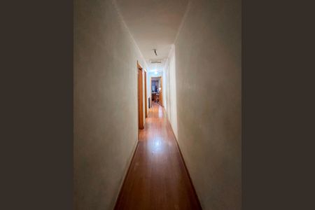 Casa à venda com 114m², 4 quartos e 2 vagas Casa à venda com 114m², 4 quartos e 2 vagasCorredor