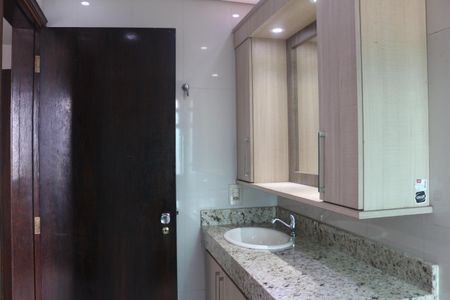 Apartamento à venda com 174m², 4 quartos e 1 vagaBanheiro da Suíte 2