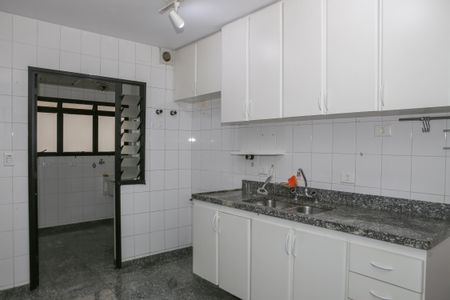Apartamento para alugar com 120m², 3 quartos e 2 vagas Apartamento para alugar com 120m², 3 quartos e 2 vagasCozinha e Área de Serviço