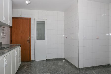 Apartamento para alugar com 120m², 3 quartos e 2 vagas Apartamento para alugar com 120m², 3 quartos e 2 vagasCozinha e Área de Serviço