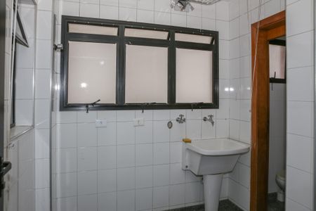 Apartamento para alugar com 120m², 3 quartos e 2 vagas Apartamento para alugar com 120m², 3 quartos e 2 vagasCozinha e Área de Serviço
