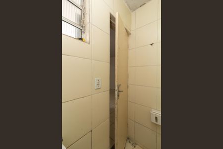 Banheiro de casa para alugar com 1 quarto, 40m² em Vila Carmosina, São Paulo