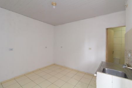 Cozinha de casa para alugar com 1 quarto, 40m² em Vila Carmosina, São Paulo