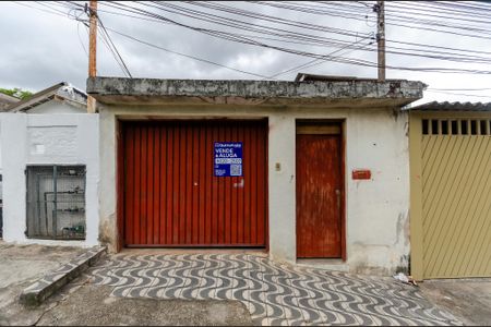 Casa à venda com 184m², 2 quartos e 1 vaga Casa à venda com 184m², 2 quartos e 1 vagaFachada