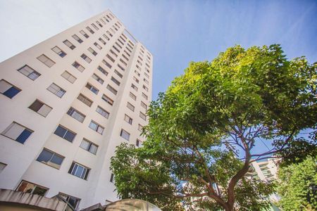 Apartamento para alugar com 74m², 2 quartos e 1 vaga Apartamento para alugar com 74m², 2 quartos e 1 vagaFachada