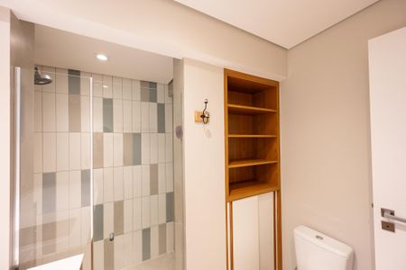 Apartamento para alugar com 74m², 2 quartos e 1 vaga Apartamento para alugar com 74m², 2 quartos e 1 vagaBanheiro da Suíte