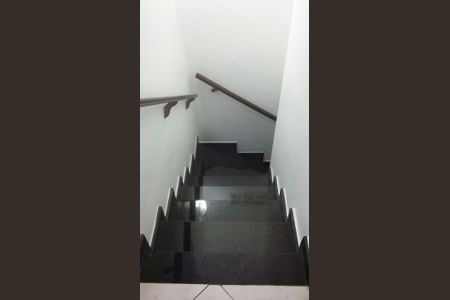 Casa à venda com 100m², 3 quartos e 1 vagaEscada