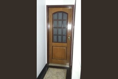 Casa à venda com 100m², 3 quartos e 1 vagaEscada