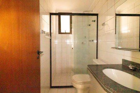 Apartamento à venda com 74m², 3 quartos e 1 vaga Apartamento à venda com 74m², 3 quartos e 1 vagaBanheiro da Suíte