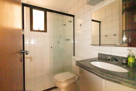 Apartamento à venda com 74m², 3 quartos e 1 vaga Apartamento à venda com 74m², 3 quartos e 1 vagaBanheiro da Suíte