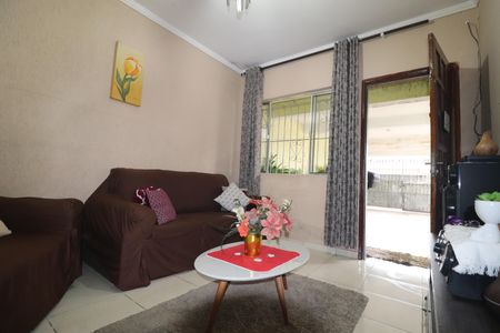 Casa à venda com 240m², 2 quartos e 2 vagasSala