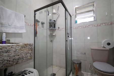Casa à venda com 240m², 2 quartos e 2 vagasBanheiro 