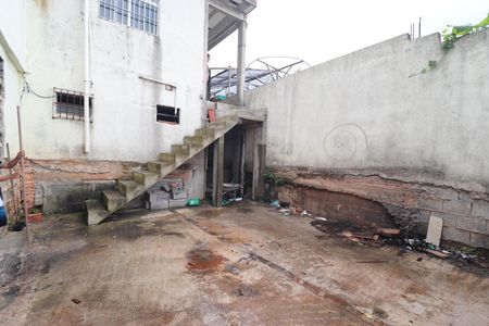 Casa à venda com 240m², 2 quartos e 2 vagasQuintal