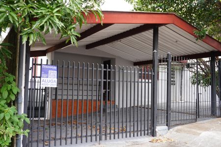 Casa para alugar com 100m², 3 quartos e 3 vagasFachada com Plaquinha