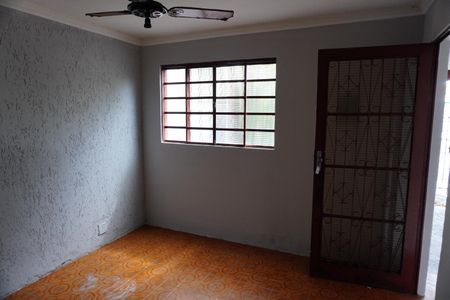 Casa para alugar com 100m², 3 quartos e 3 vagasSala