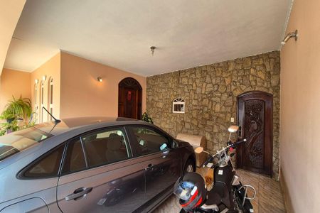 Casa à venda com 230m², 4 quartos e 4 vagas Casa à venda com 230m², 4 quartos e 4 vagasGaragem