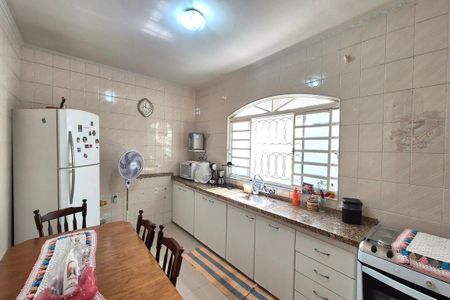 Casa à venda com 230m², 4 quartos e 4 vagas Casa à venda com 230m², 4 quartos e 4 vagasCozinha