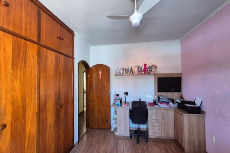 Casa à venda com 230m², 4 quartos e 4 vagas Casa à venda com 230m², 4 quartos e 4 vagasQuarto 2