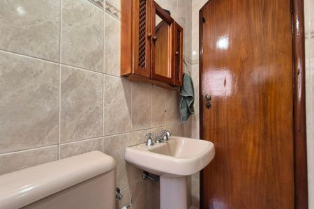 Casa à venda com 230m², 4 quartos e 4 vagas Casa à venda com 230m², 4 quartos e 4 vagasBanheiro