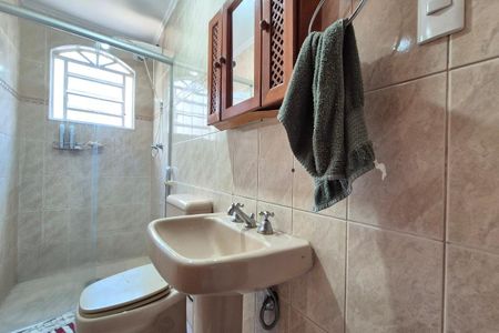 Casa à venda com 230m², 4 quartos e 4 vagas Casa à venda com 230m², 4 quartos e 4 vagasBanheiro