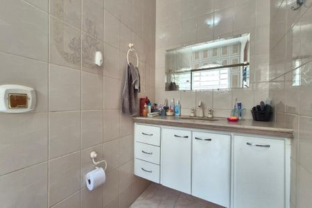 Casa à venda com 230m², 4 quartos e 4 vagas Casa à venda com 230m², 4 quartos e 4 vagasBanheiro da Suíte