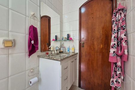 Casa à venda com 230m², 4 quartos e 4 vagas Casa à venda com 230m², 4 quartos e 4 vagasBanheiro