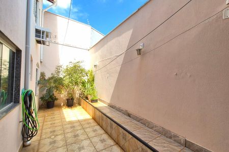 Casa à venda com 230m², 4 quartos e 4 vagas Casa à venda com 230m², 4 quartos e 4 vagasQuintal