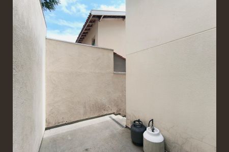 Casa de condomínio à venda com 110m², 3 quartos e 2 vagasQuintal